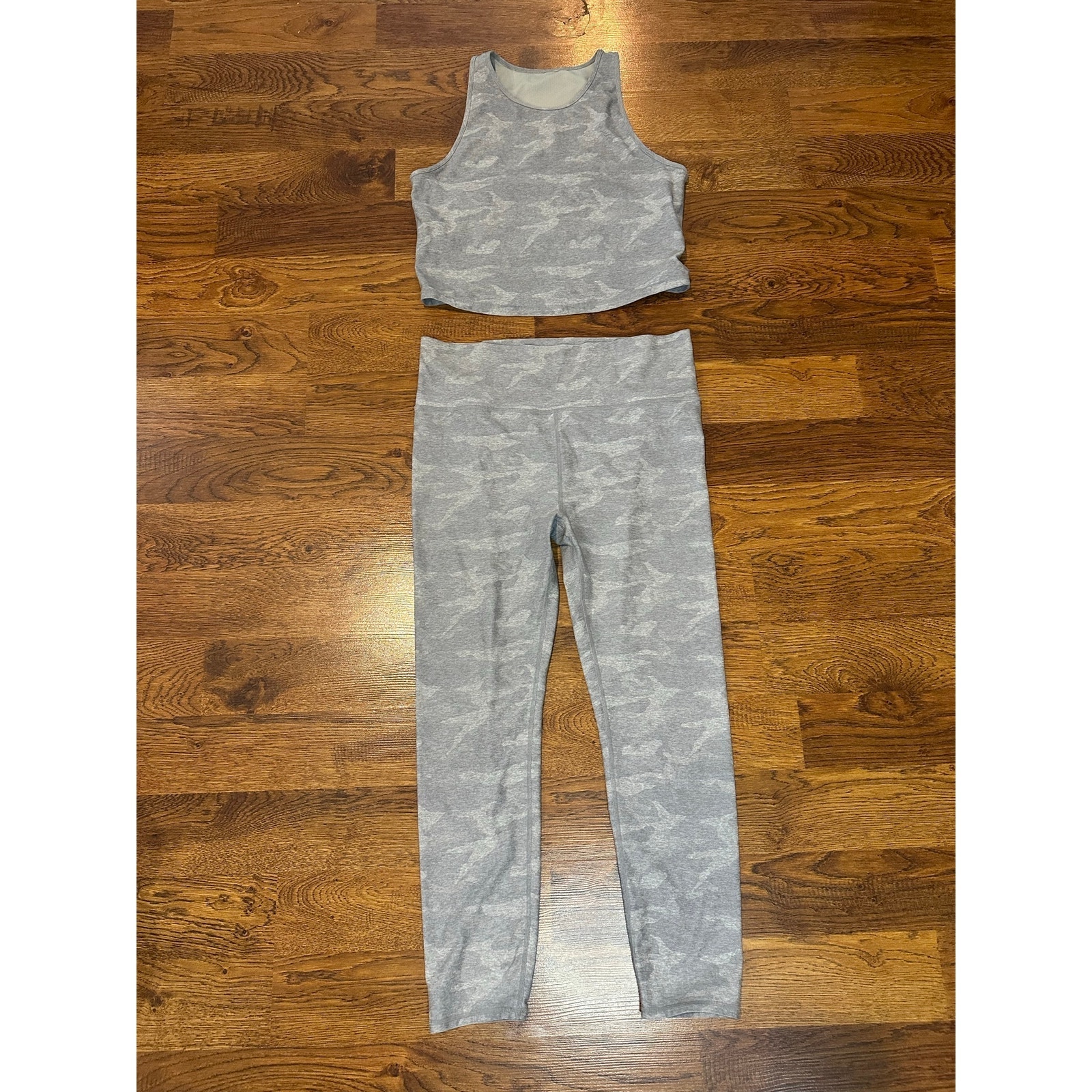 Vuori Plyo Tank & Leggings Set Women Xl Heather Gray Camo Activewear Athleisure